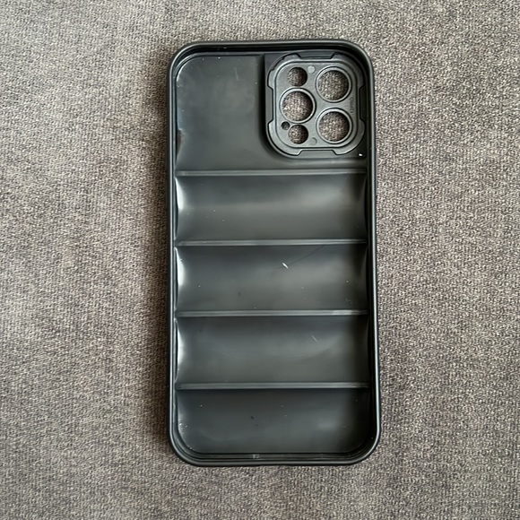 iPhone 12 Pro black puff case - Picture 2 of 2